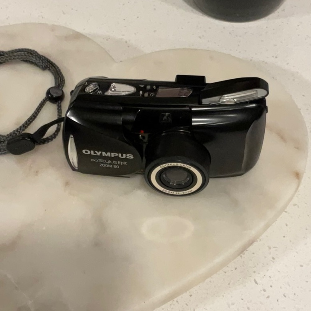 LIKE NEW, NEVER USED, VINTAGE OLYMPUS EPIC ZOOM 80 CAMERA
